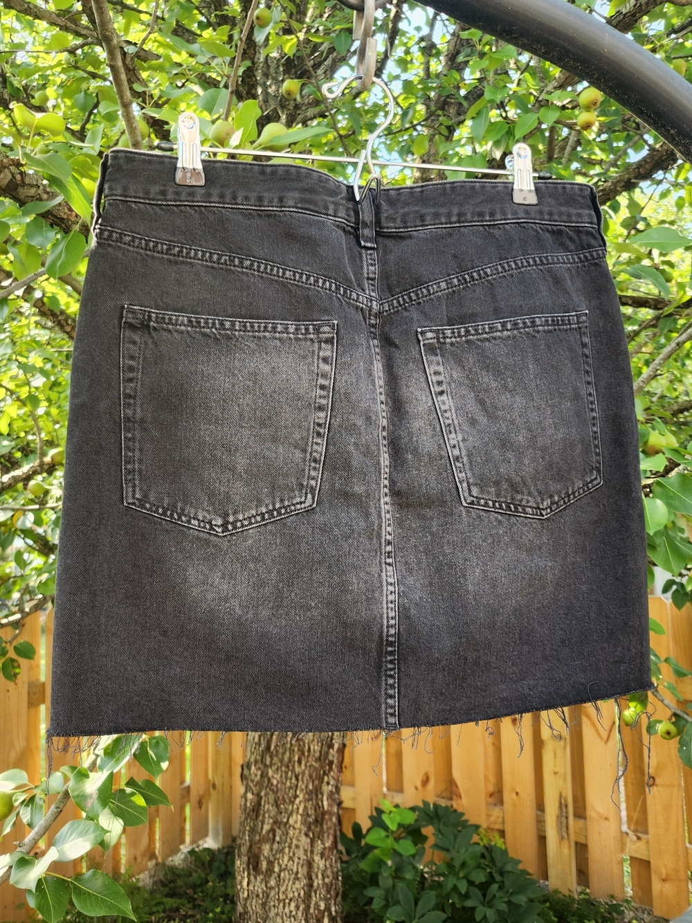H&M Sz 10 Black Washed Denim Mini Skirt - Picture 2 of 5